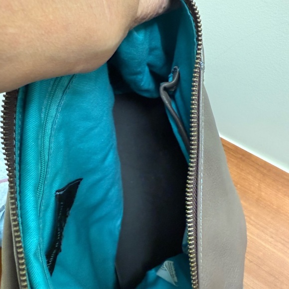 GABS Crossbody Messager Bag  Made In ITALY Gray soft  Leather EUC - Picture 12 of 16